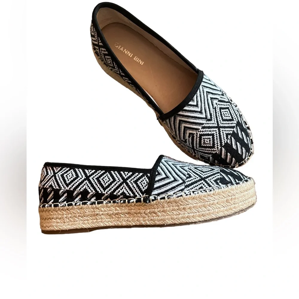 Gianni Bini Shoes - Picture 2 of 5